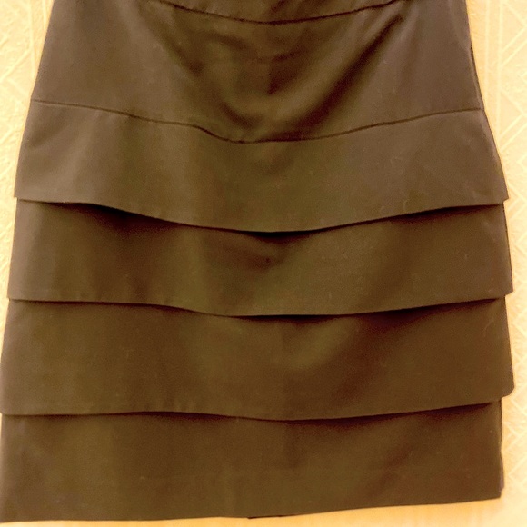 Larry Levine Dresses & Skirts - Tiered black skirt